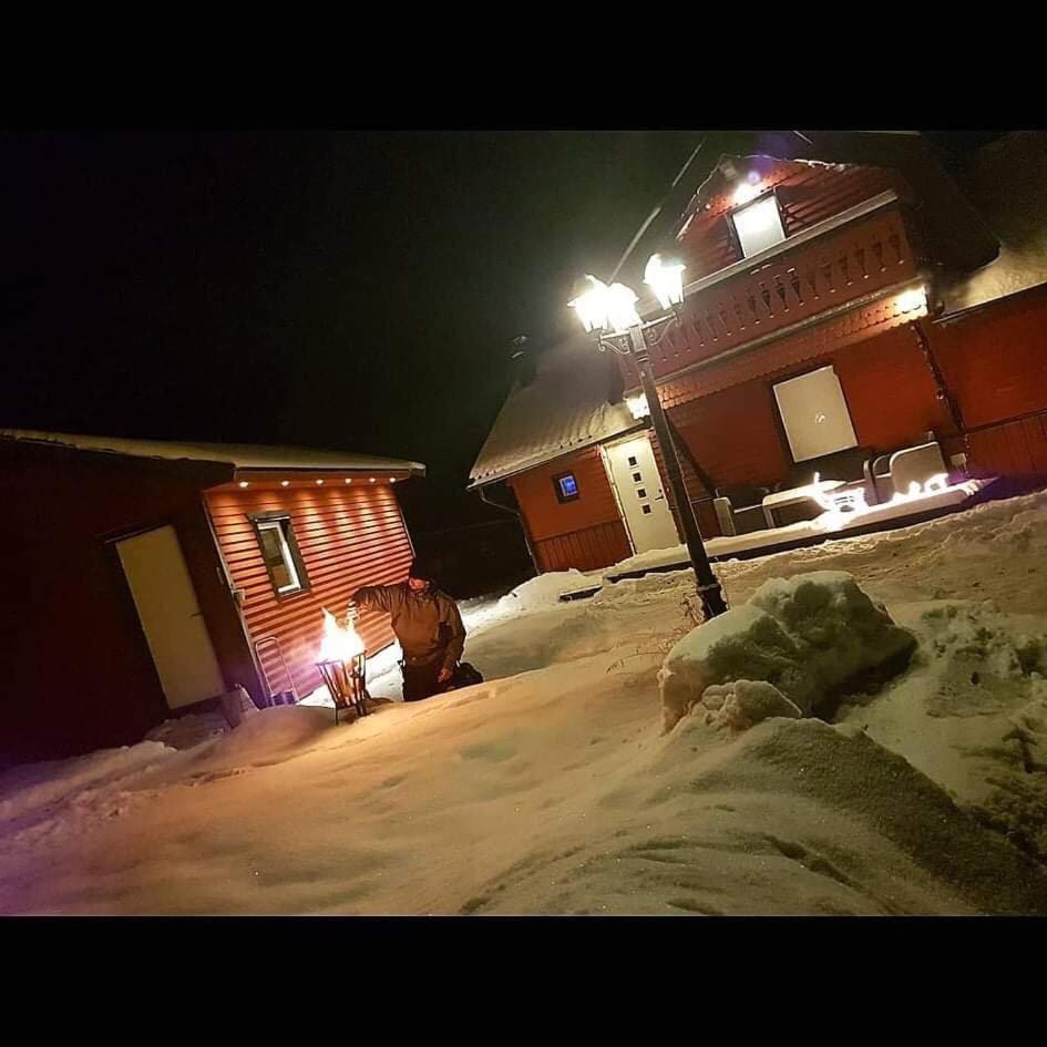 Camp Caroli Wooden Cabins Jukkasjärvi Extérieur photo